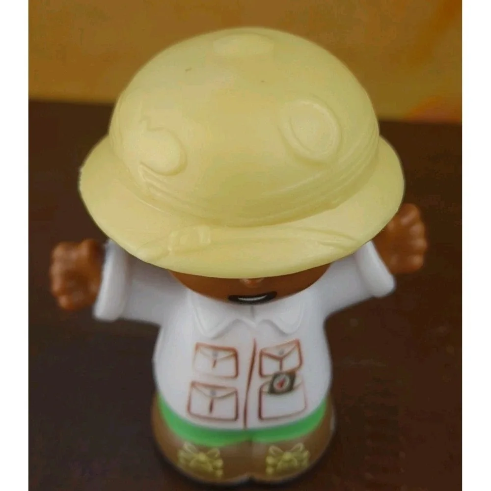 Fisher Price Little People GIRL ZOO KEEPER‎ SAFARI GUIDE Animal Caretaker 2016